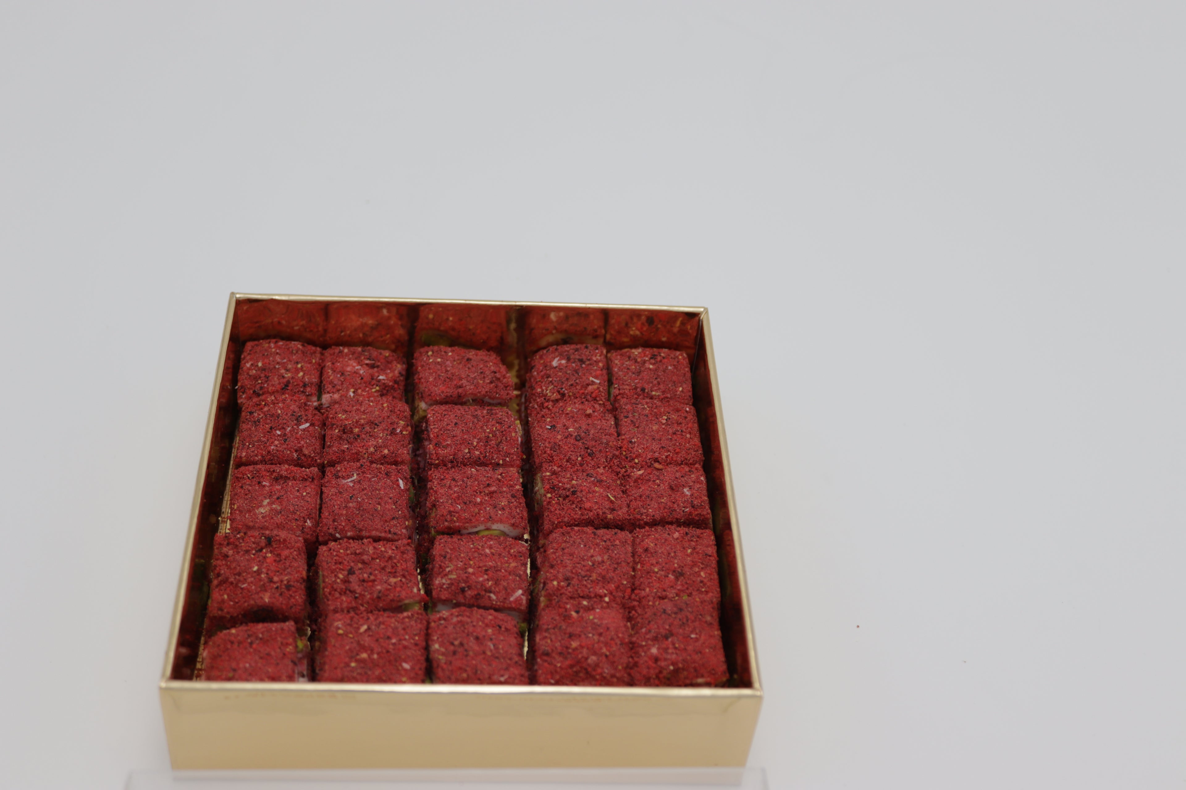 حلقوم بقلاوة تركي فاخر ريد فيلفيتTurkish Delight Baklawa style Red Velvets