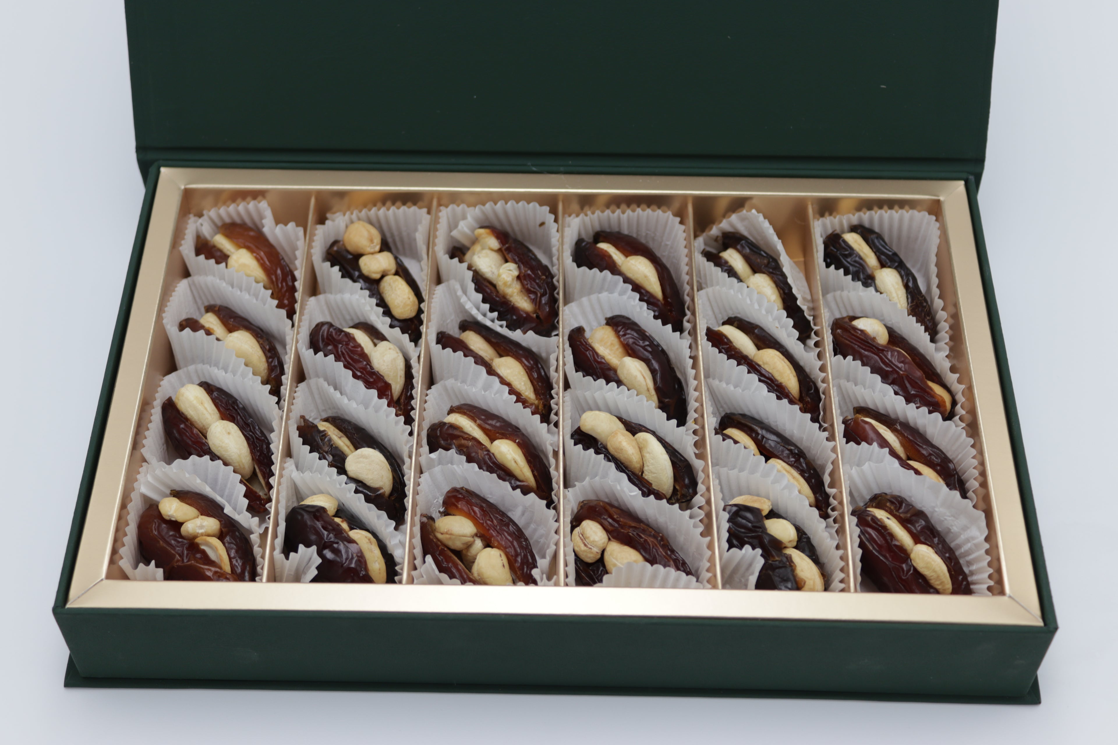 Premium Medjoul Dates Class 1 Stuffed with Cashews